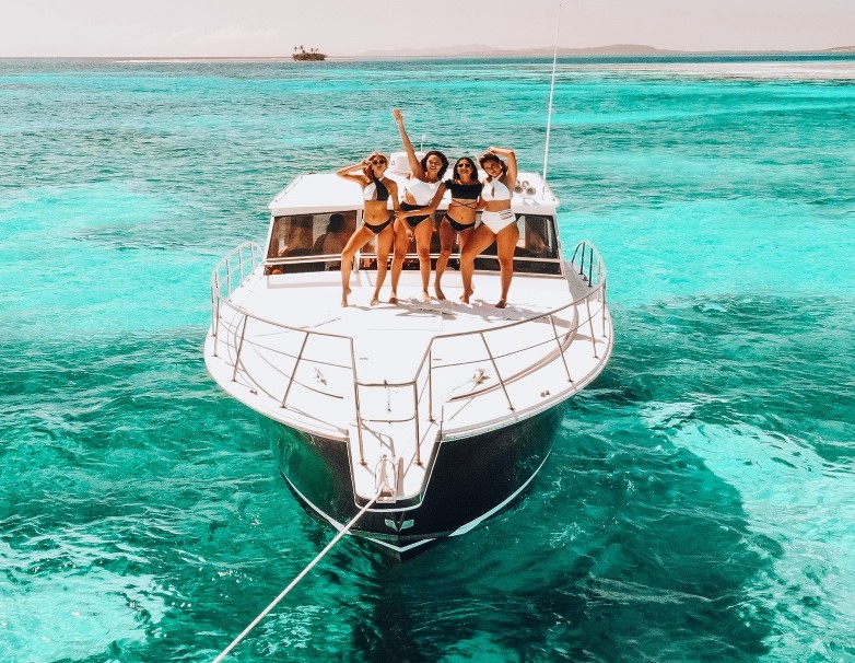 Petrecere pe Yacht